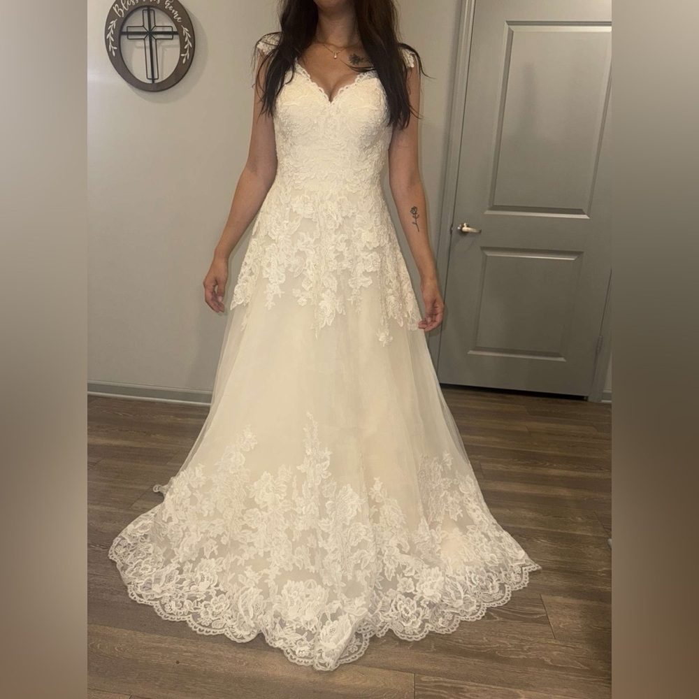 Elegant Lace Ivory Dress size 2